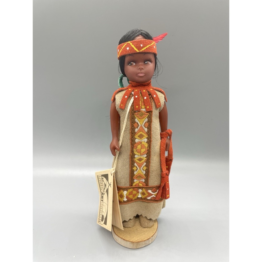 Vintage Indien Art Eskimo 7" Tall Made In Canada with tag